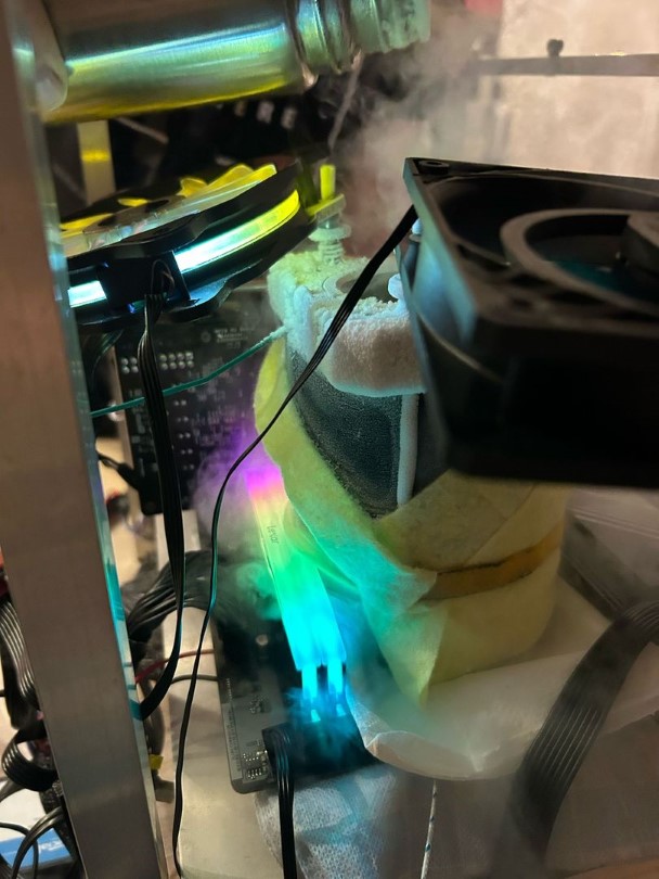 Zbliżenie na podświetlone pamięci Lexar Ares RGB Gen 6000C26